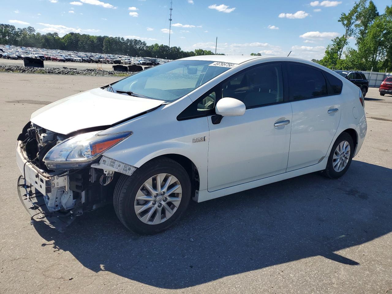 Salvage Toyota Prius Image