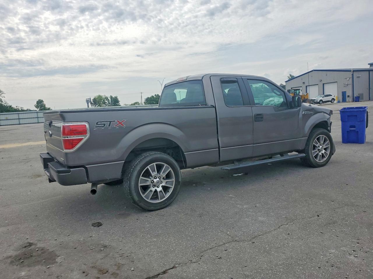 Ford F-150 Super Cab