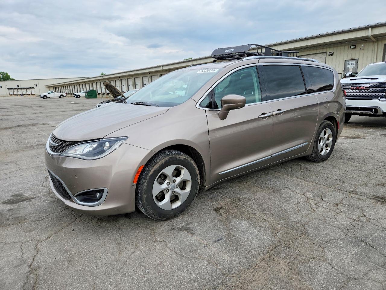 Salvage Chrysler Pacifica Image