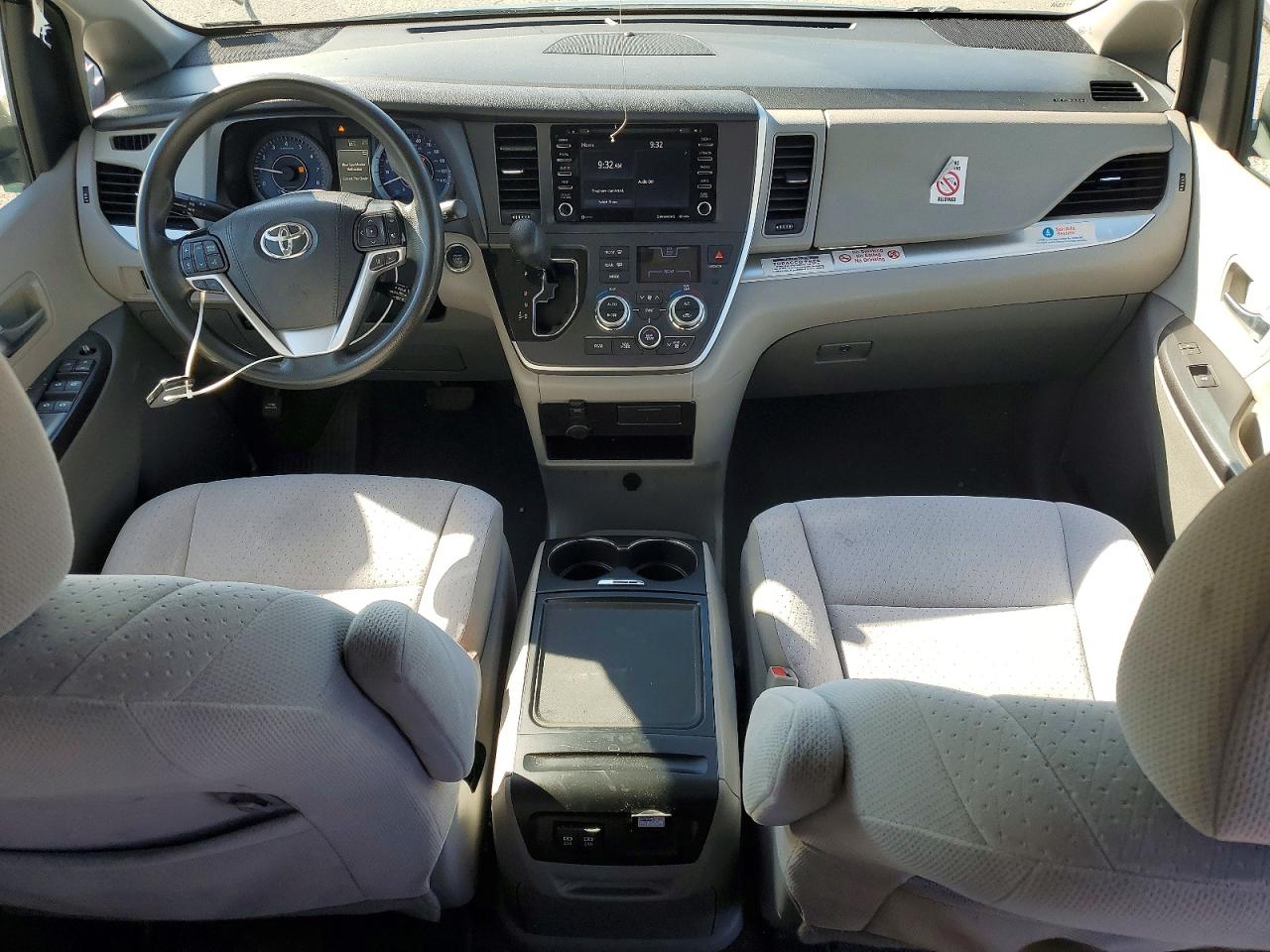 Toyota Sienna Le