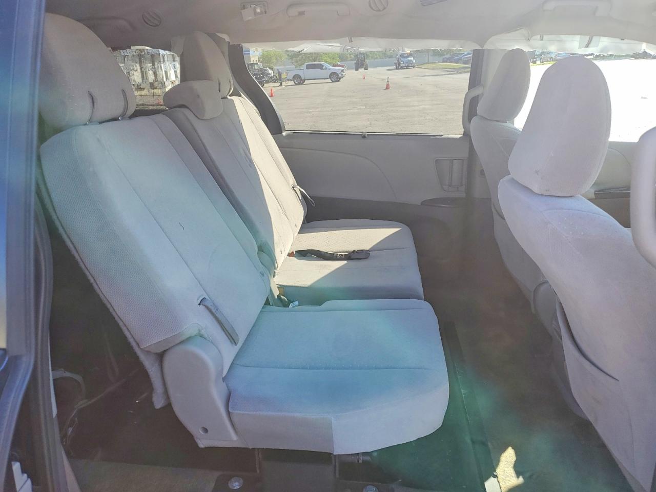Toyota Sienna Le