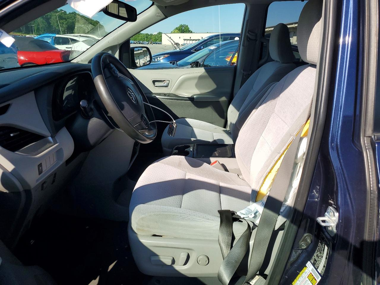 Toyota Sienna Le