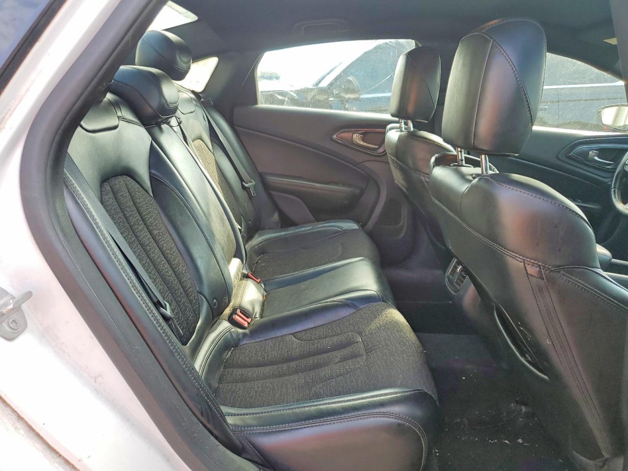 Chrysler 200 S