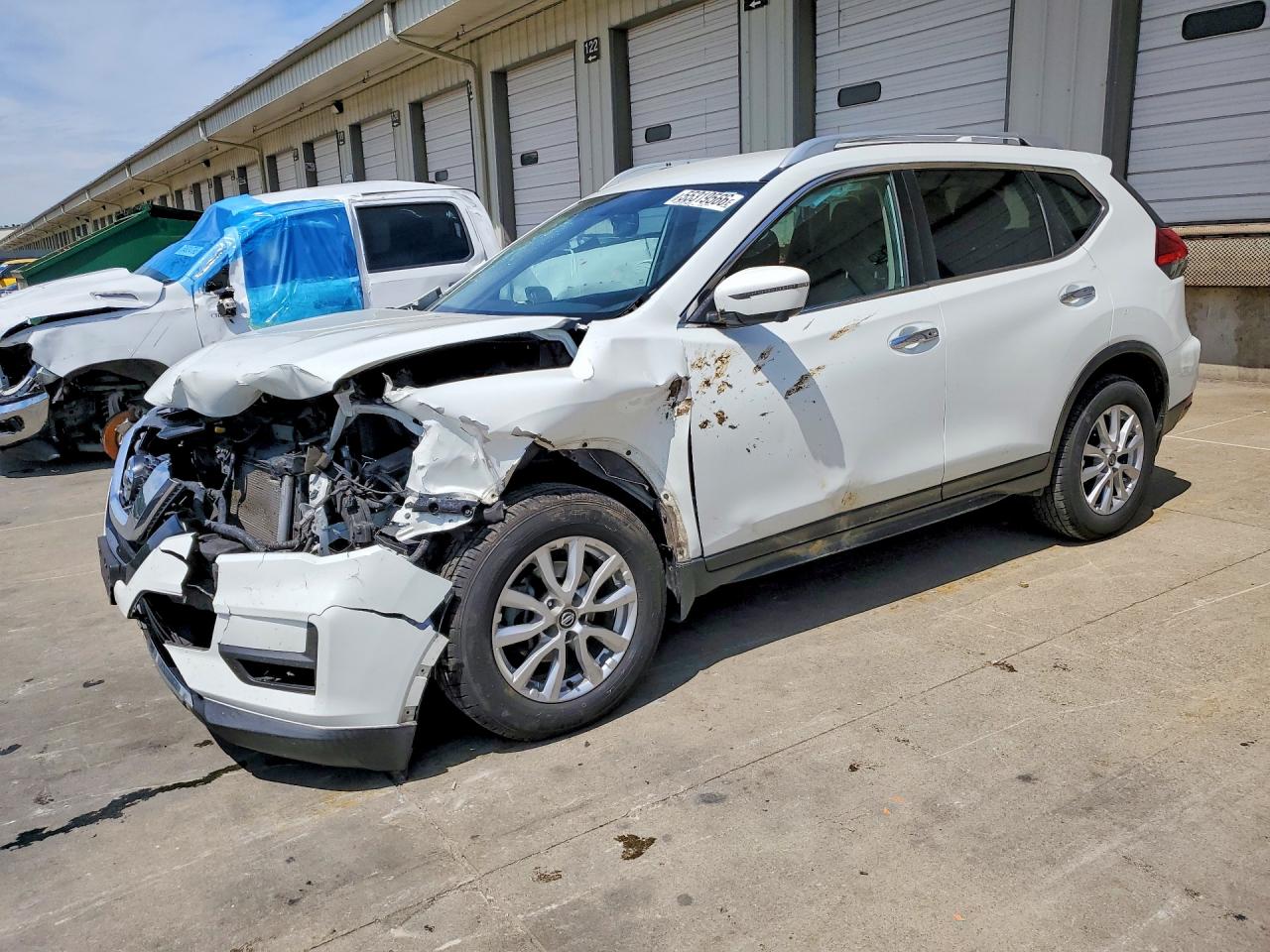 Salvage Nissan Rogue Image