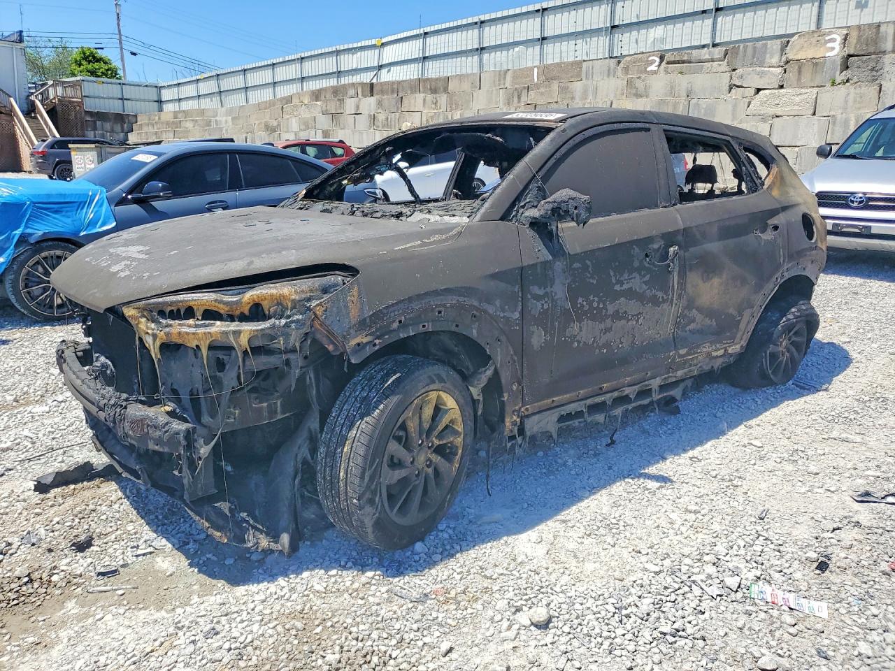 Salvage Hyundai TUCSON Image