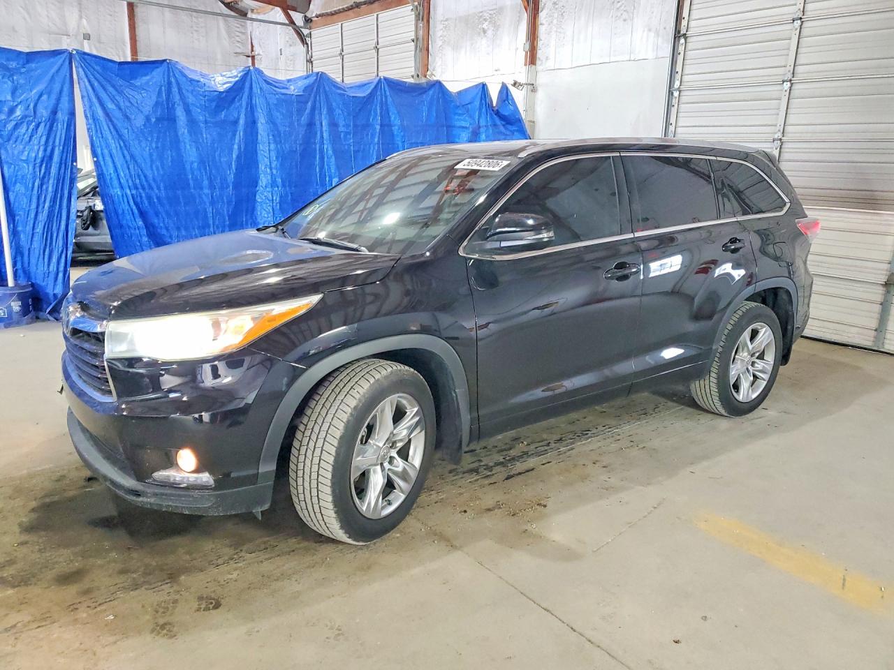 Salvage Toyota Highlander Image