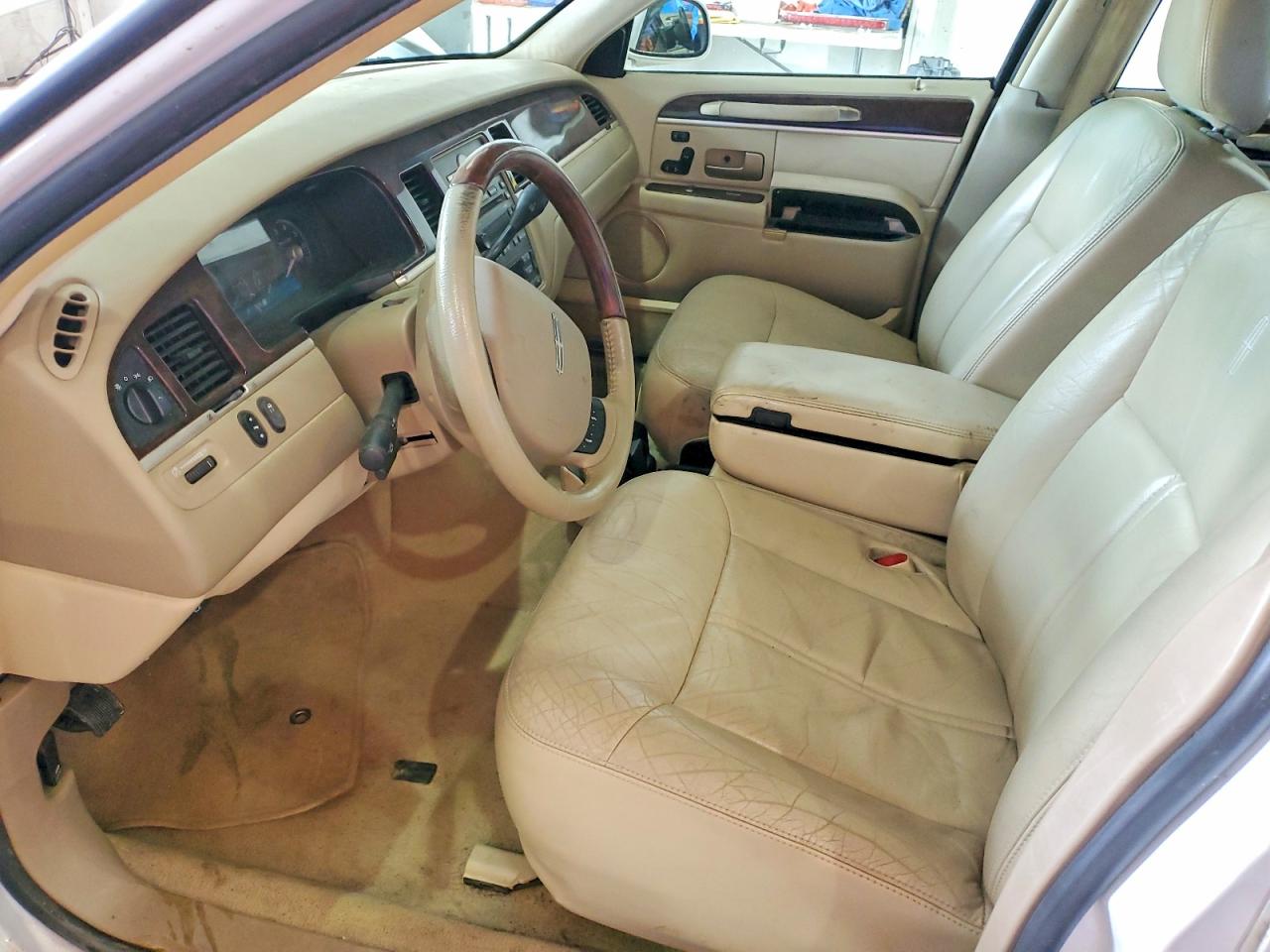 Lincoln Towncar Signature Limited