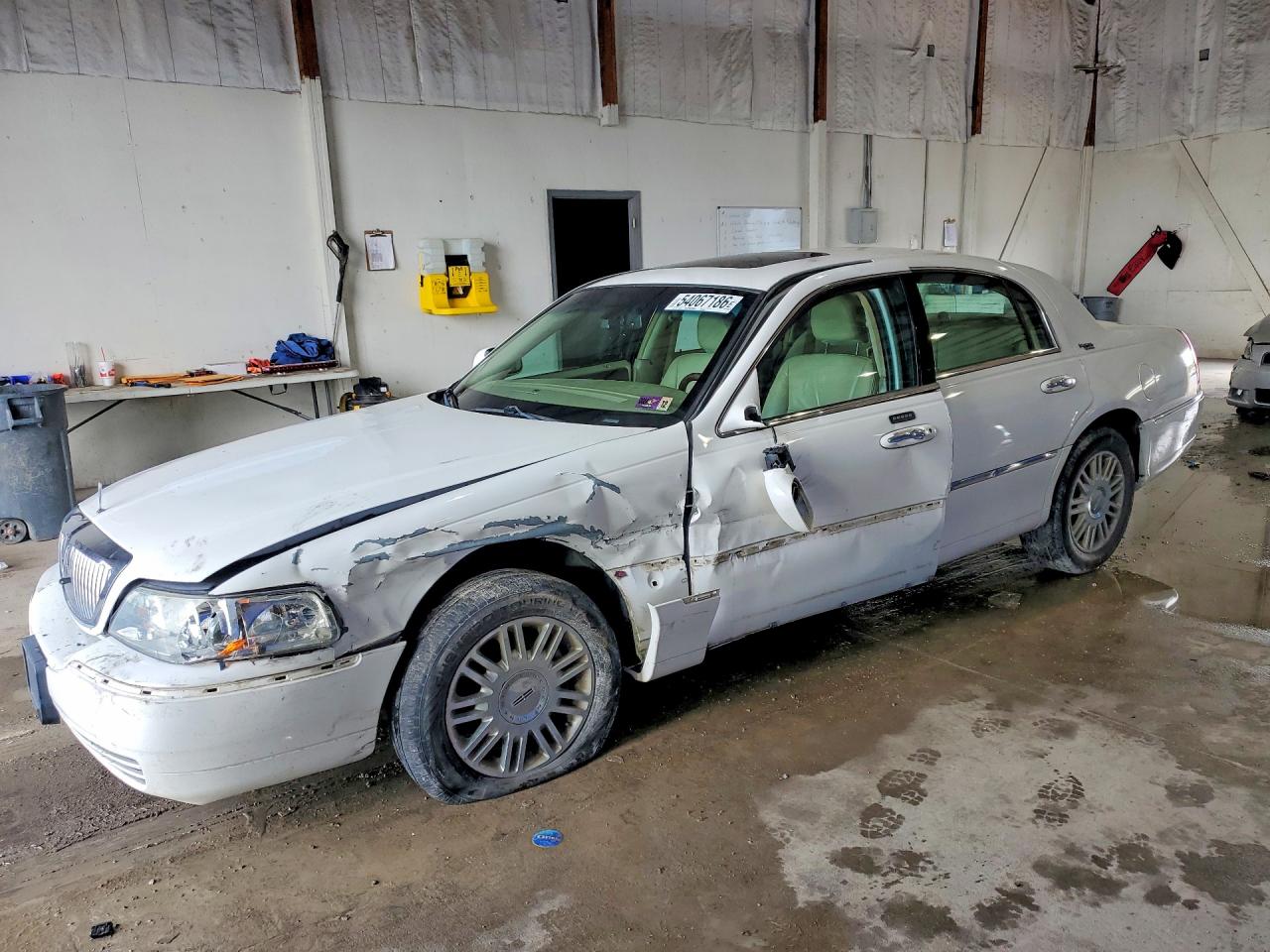 Salvage Lincoln Towncar Image