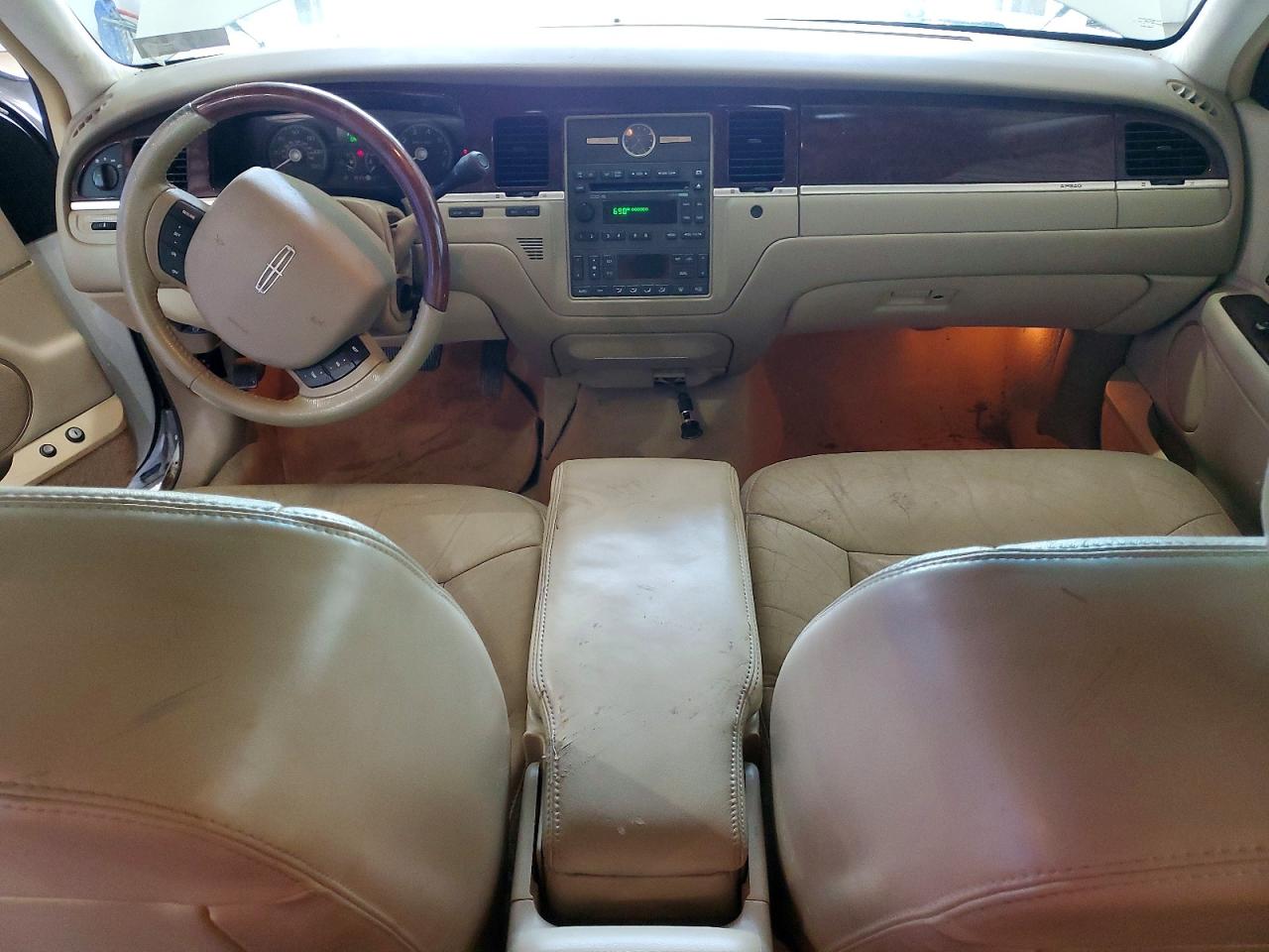 Lincoln Towncar Signature Limited