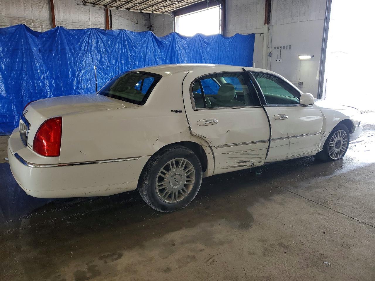 Lincoln Towncar Signature Limited
