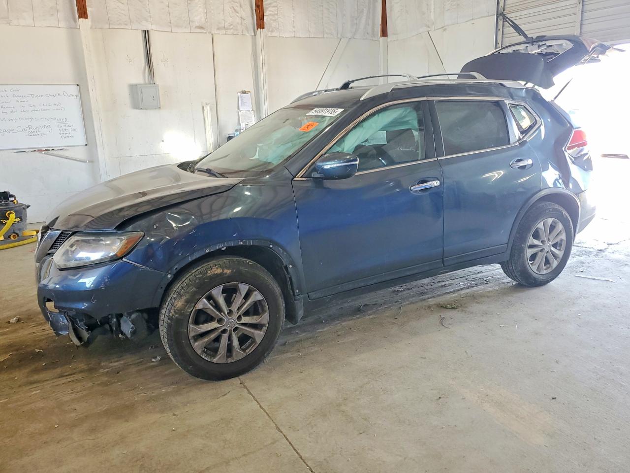 Salvage Nissan Rogue Image