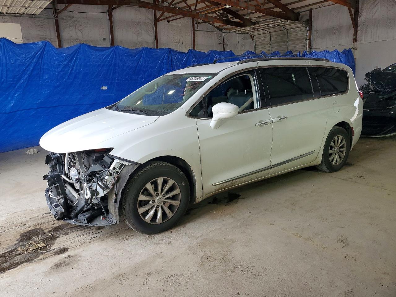 Salvage Chrysler Pacifica Image