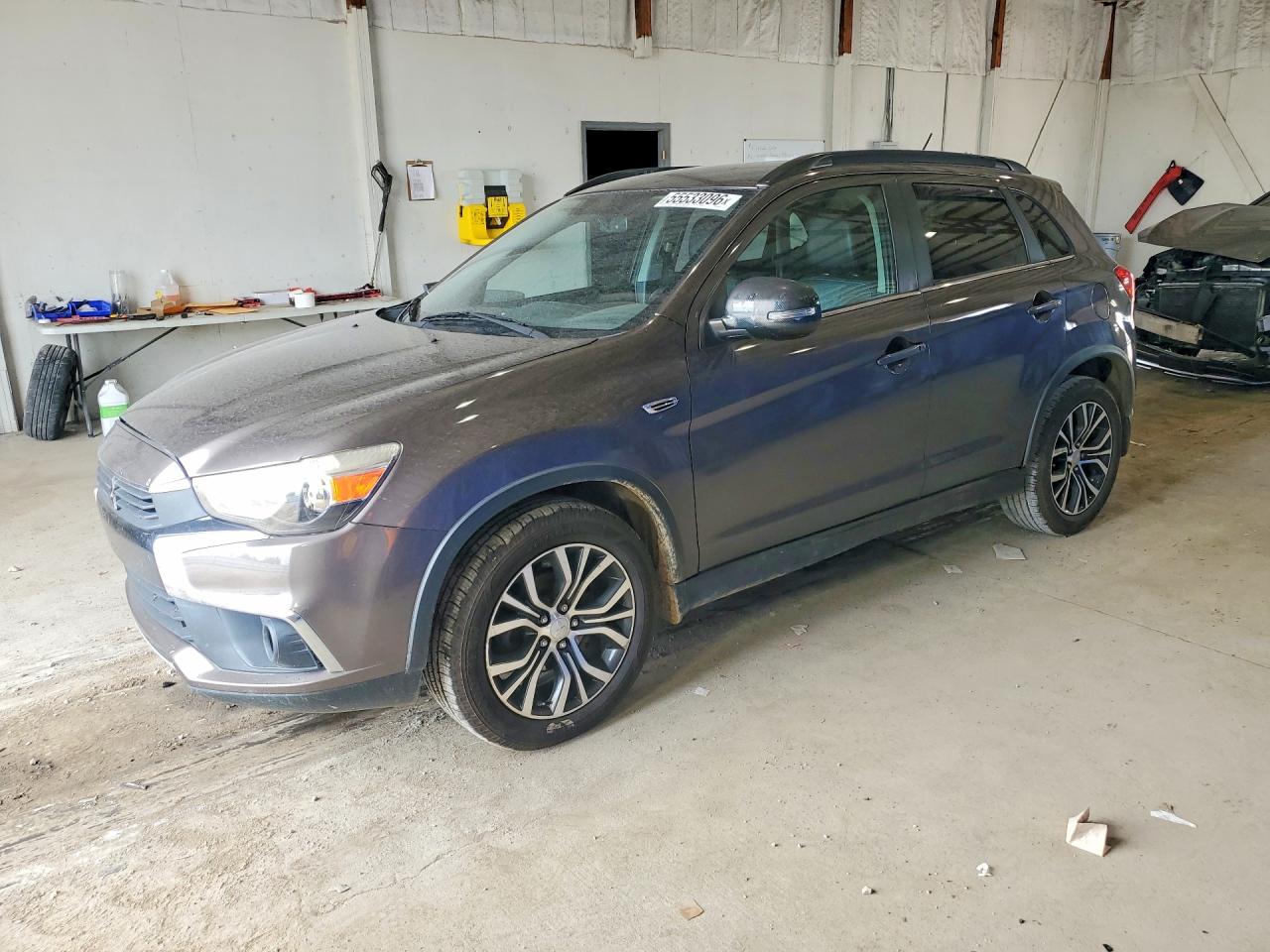Salvage Mitsubishi Outlander Image