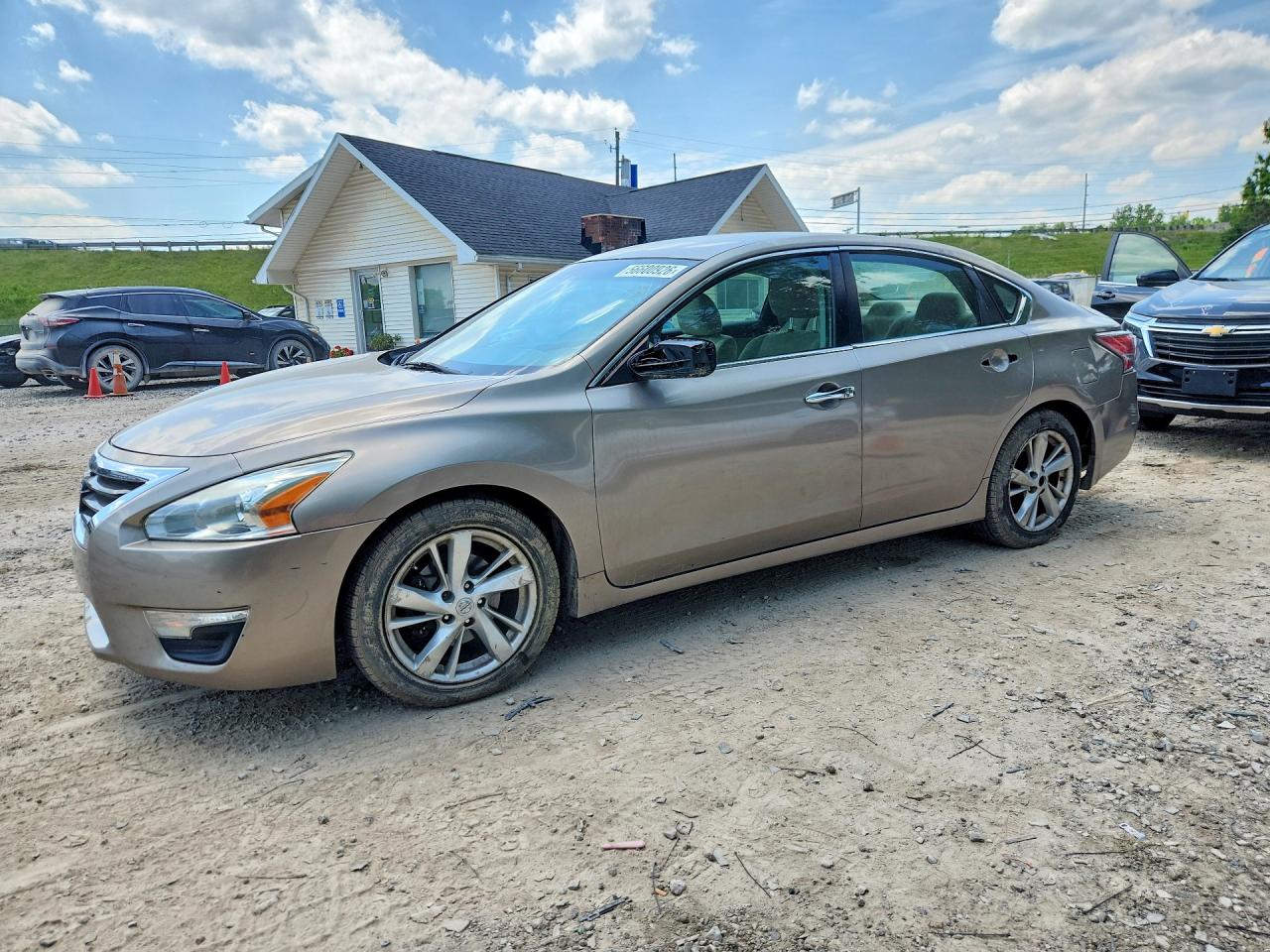 Salvage Nissan Altima Image