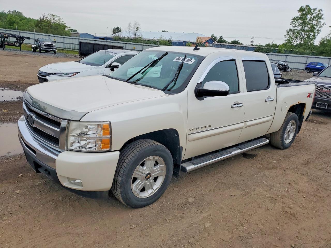 Salvage Chevrolet Silverado Image