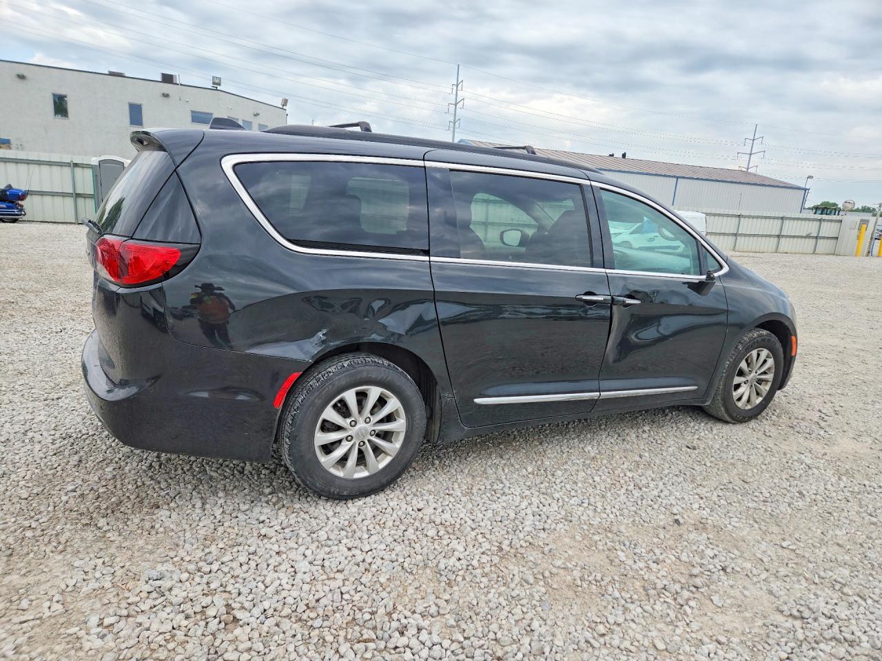 Chrysler Pacifica Touring L
