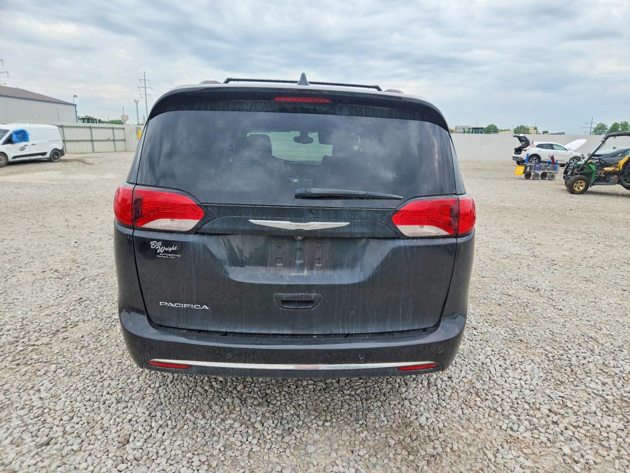 Chrysler Pacifica Touring L