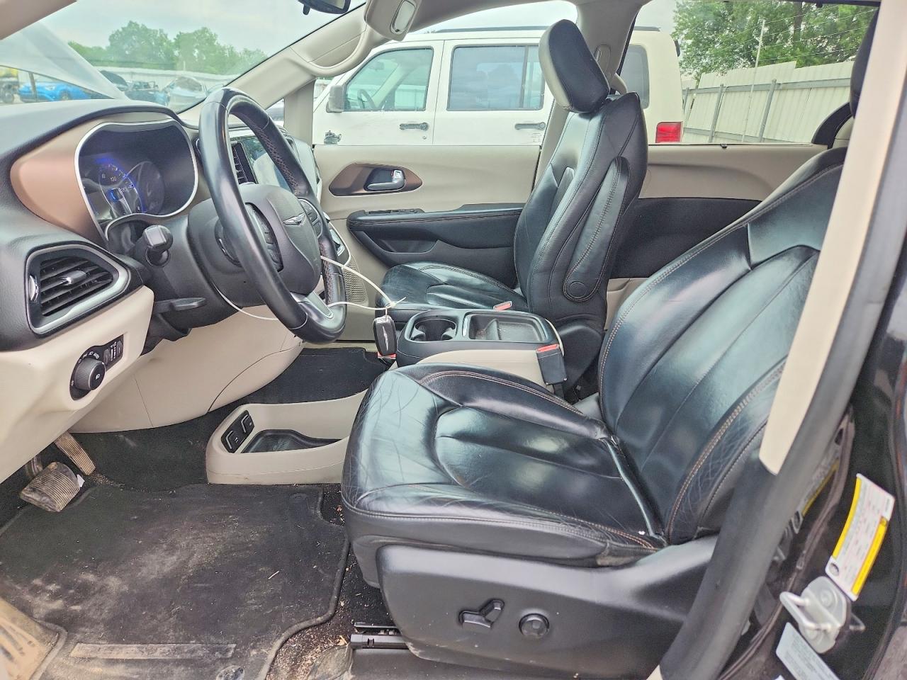 Chrysler Pacifica Touring L