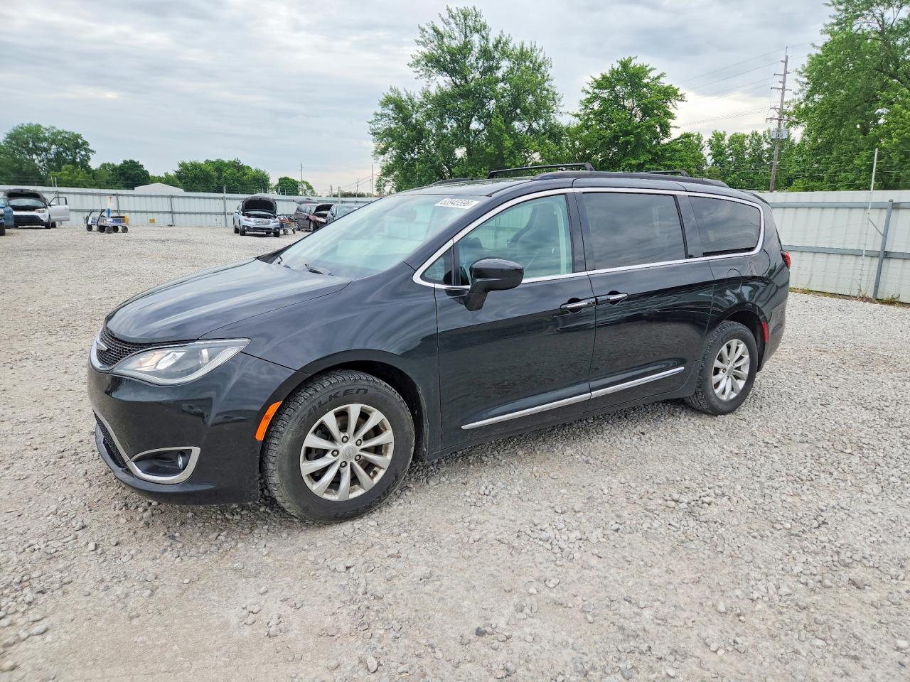 Salvage Chrysler Pacifica Image