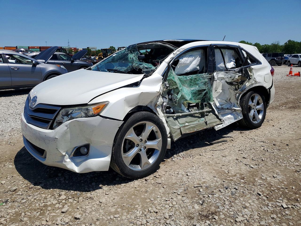 Salvage Toyota Venza Image