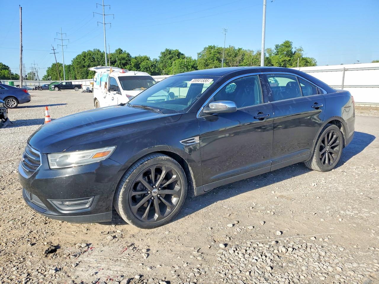 Salvage Ford Taurus Image