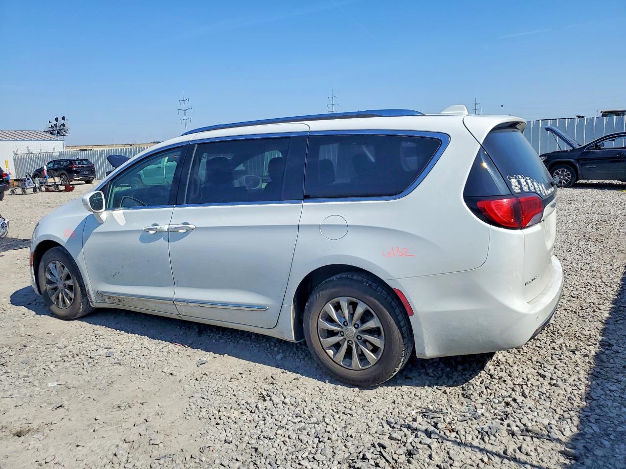 Chrysler Pacifica Touring L