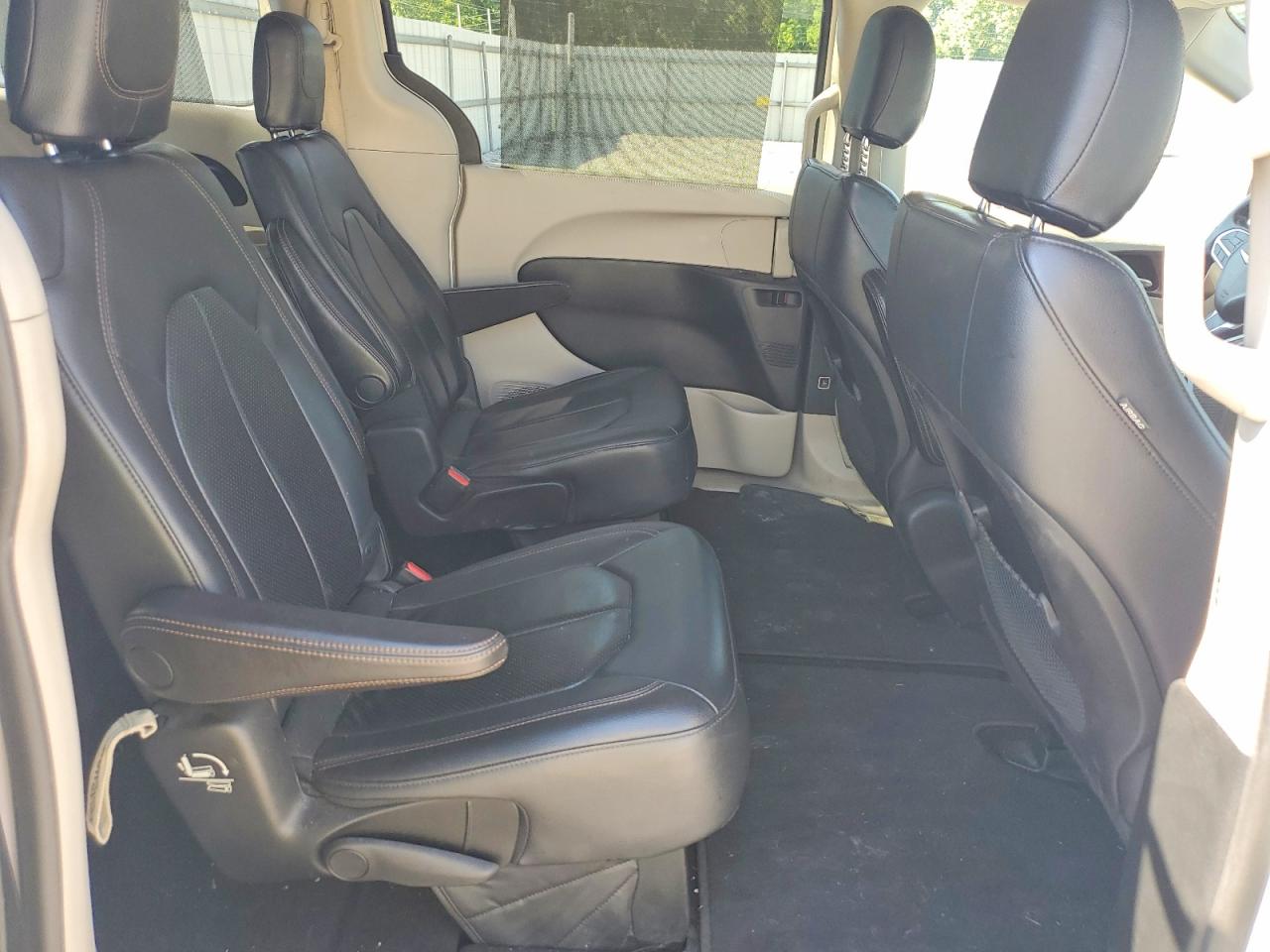 Chrysler Pacifica Touring L