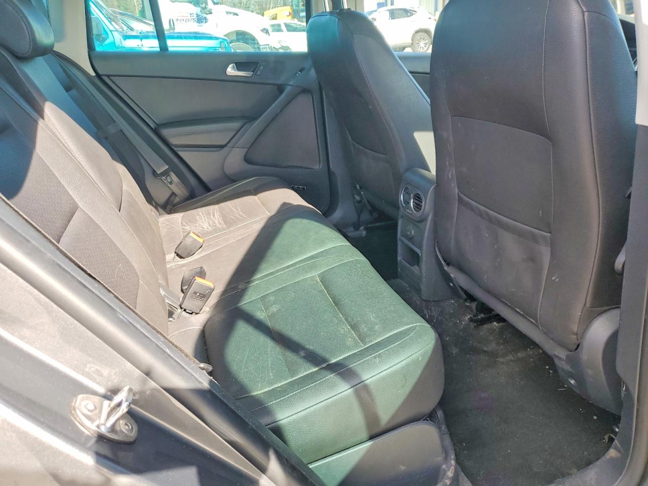 Volkswagen Tiguan S