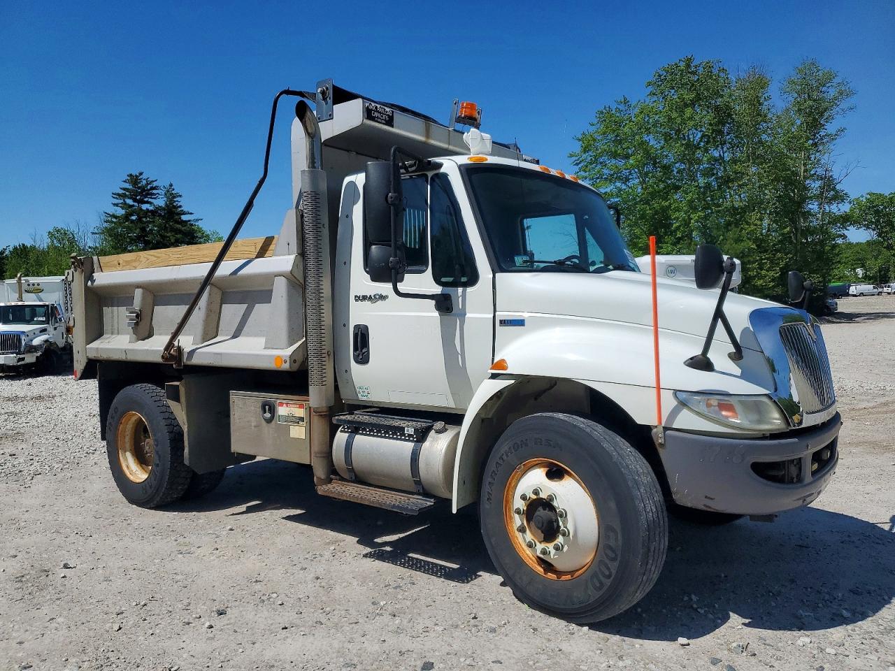 Salvage International 4300 Image