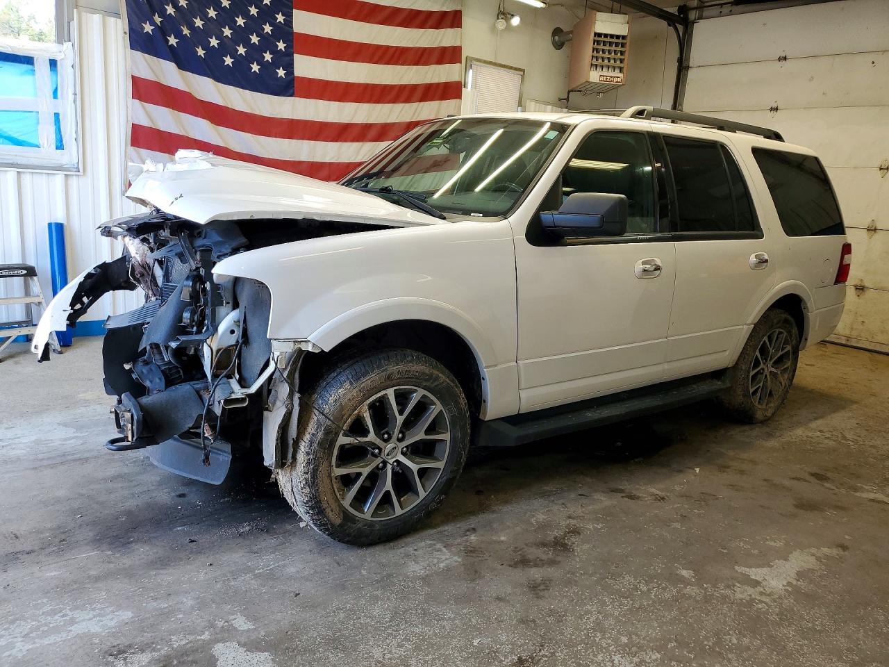 Salvage Ford Expedition Image