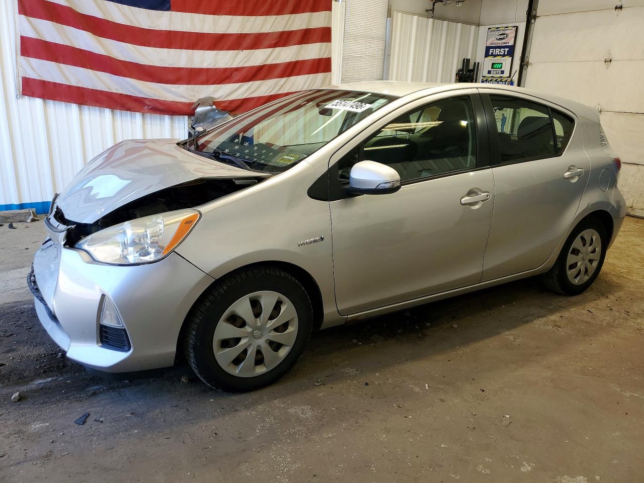 Salvage Toyota Prius Image