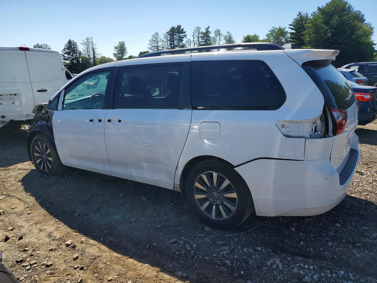 Toyota Sienna Le