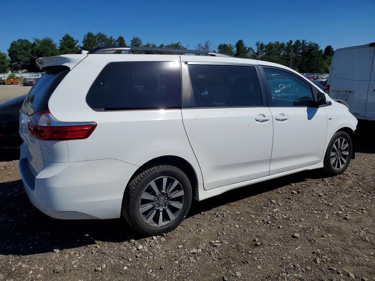 Toyota Sienna Le