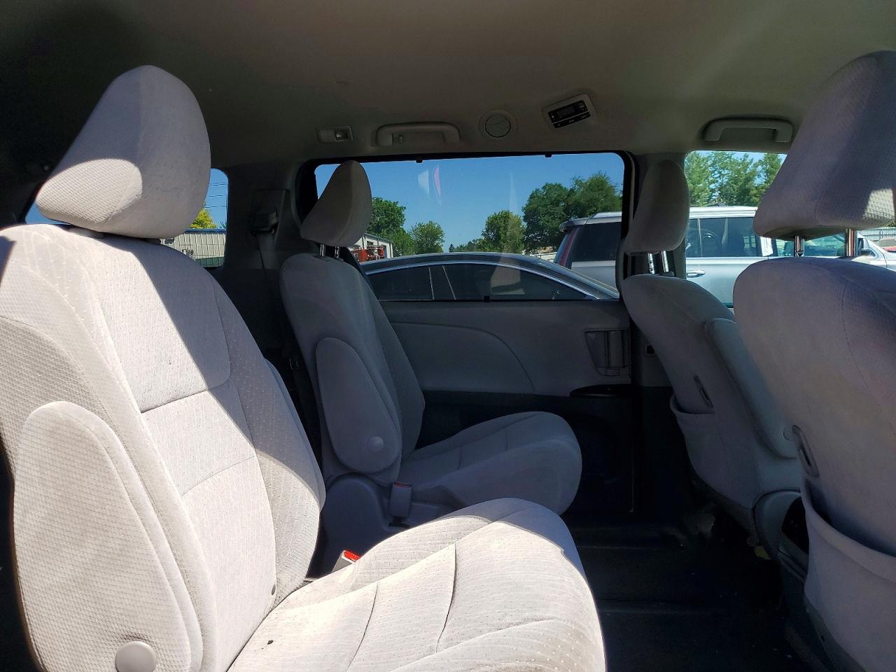 Toyota Sienna Le