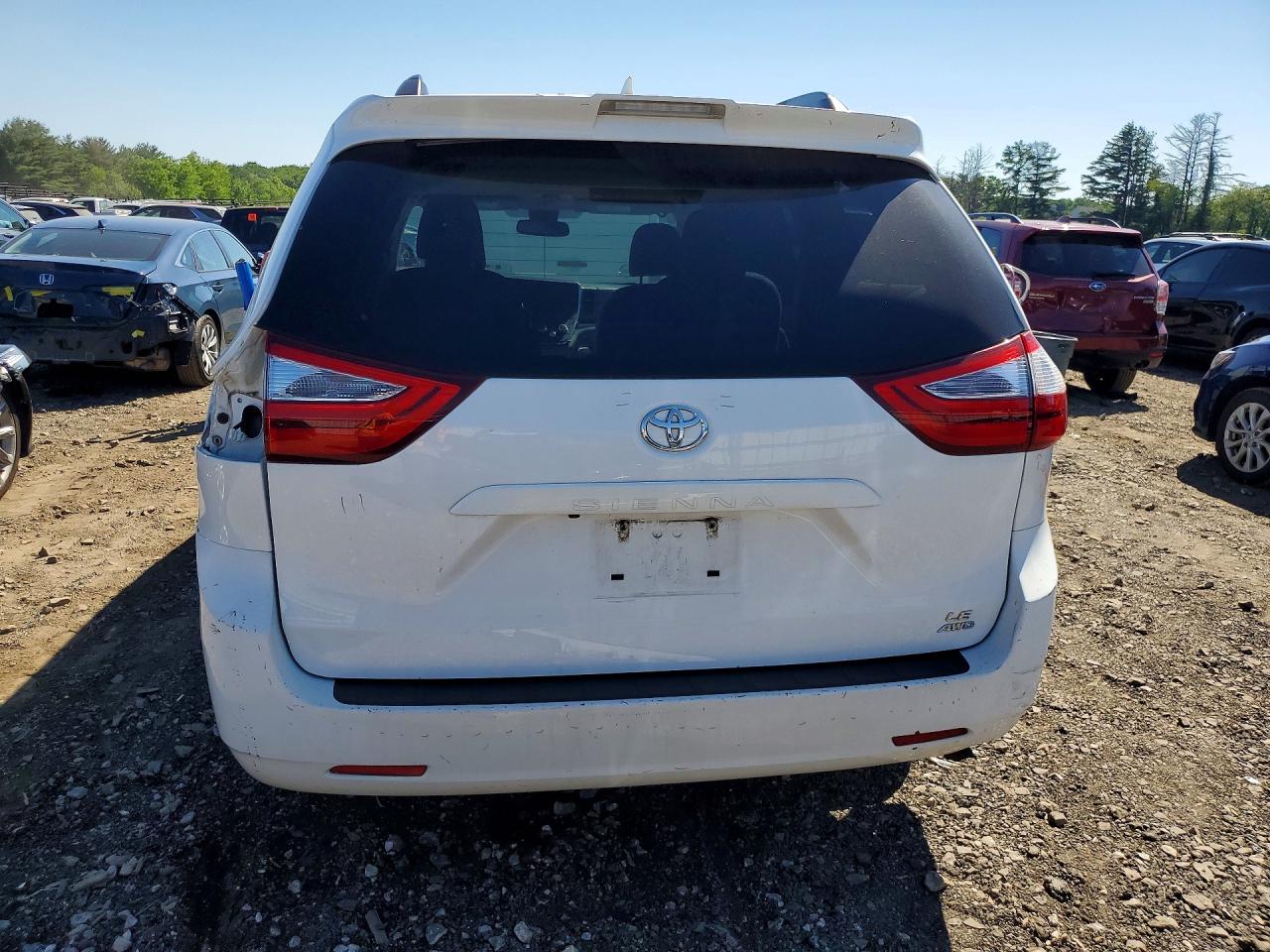Toyota Sienna Le