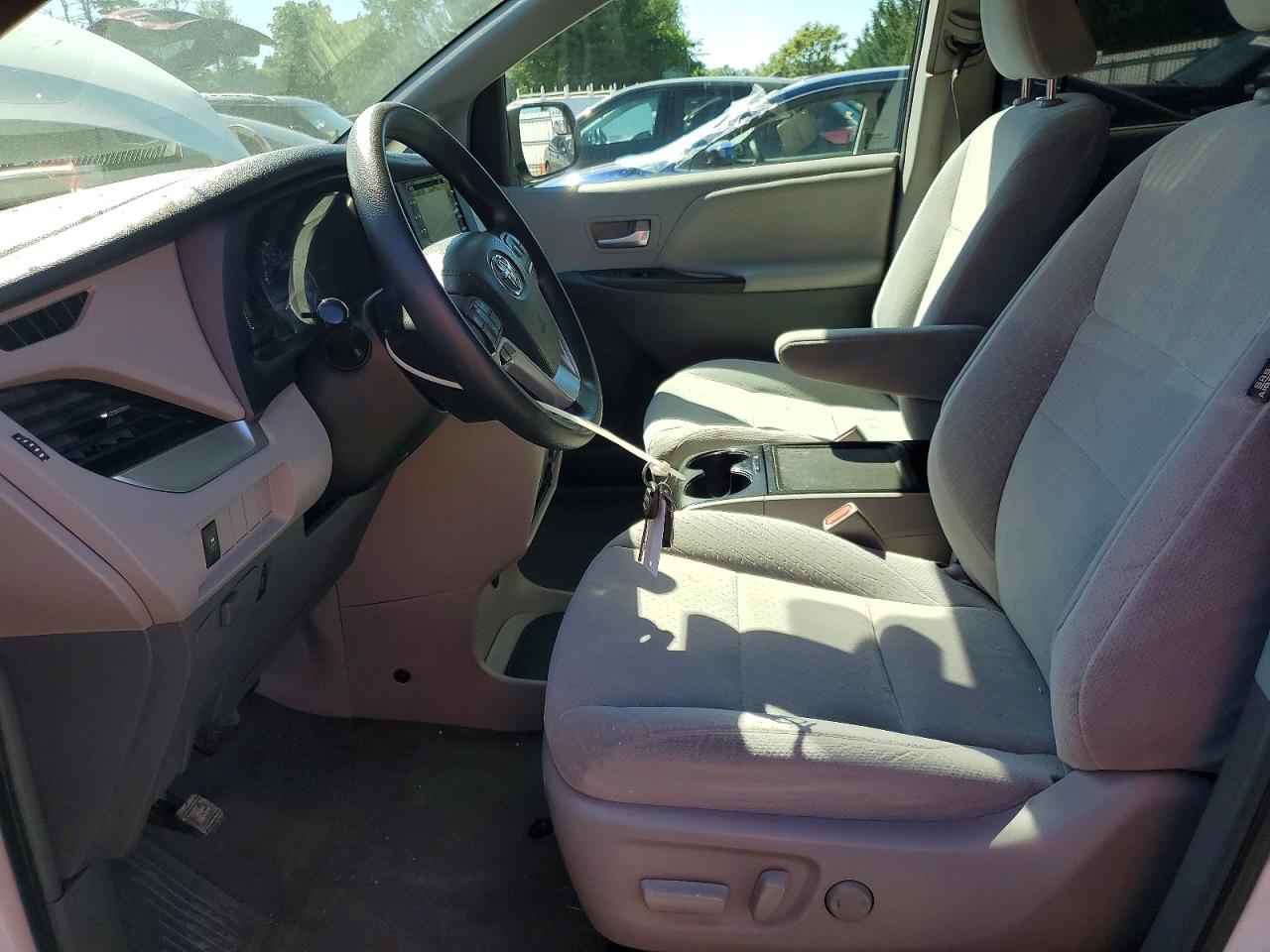 Toyota Sienna Le