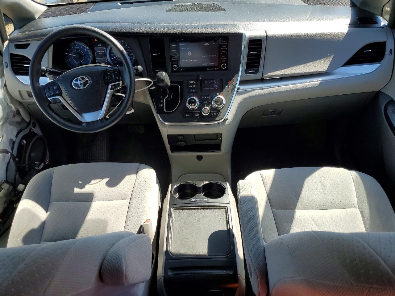 Toyota Sienna Le