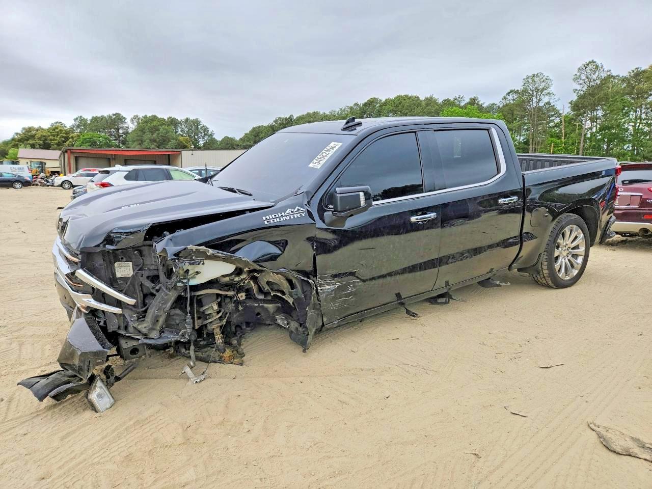 Salvage Chevrolet Silverado Image