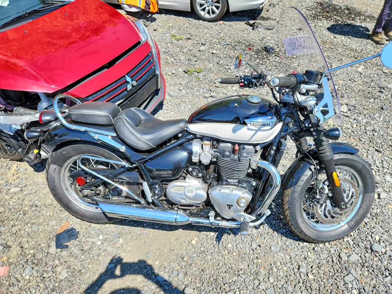 Salvage Triumph Bonneville Image
