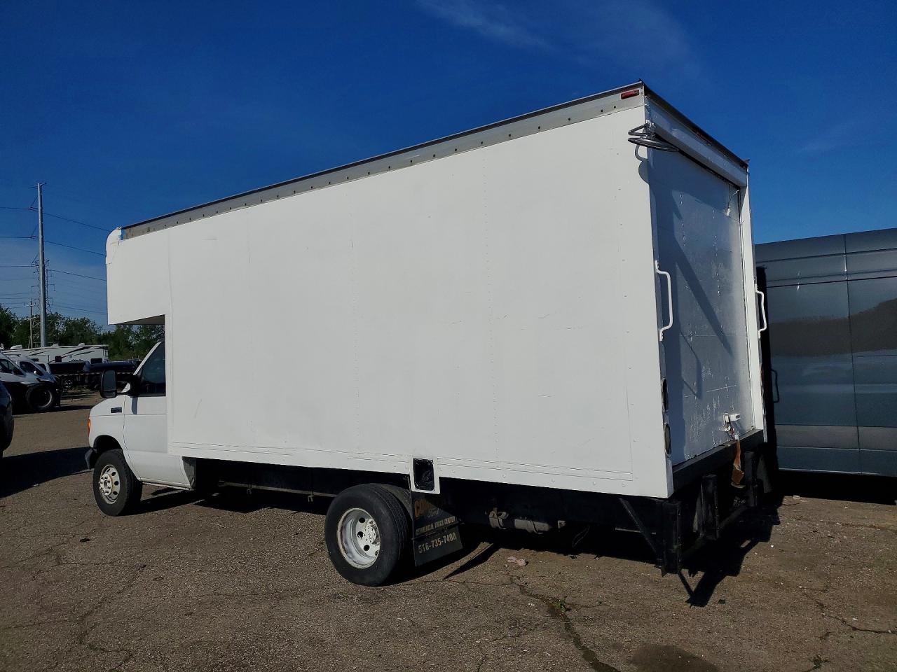 Ford Econoline E450 Super Duty Cutaway Van
