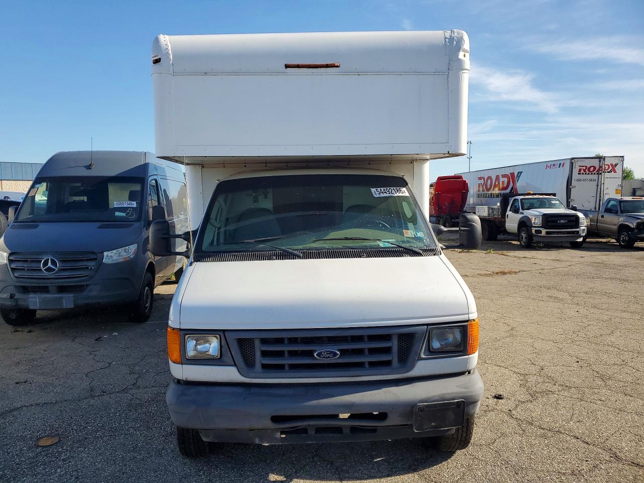 Ford Econoline E450 Super Duty Cutaway Van
