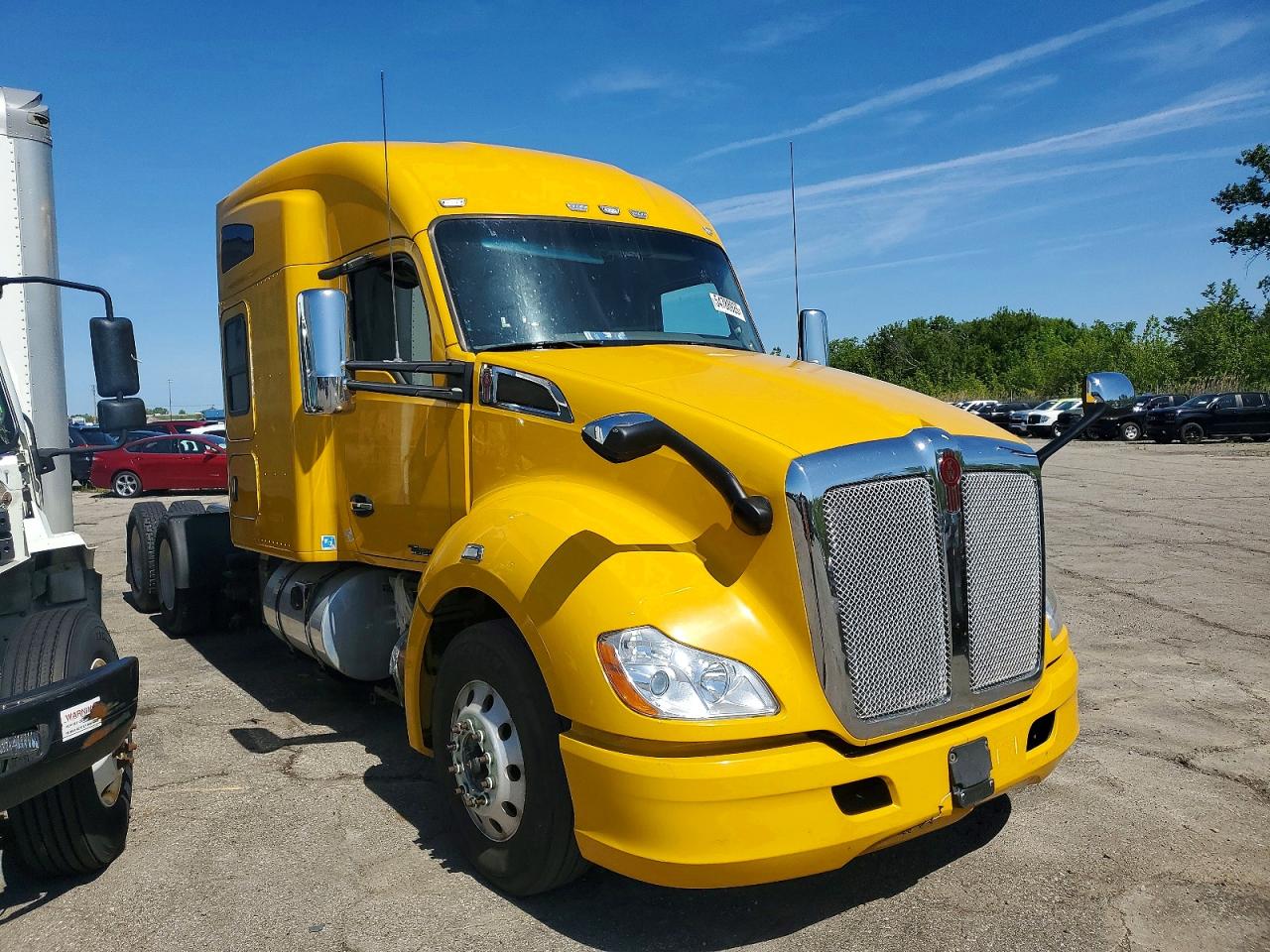 Salvage Kenworth Construction Image