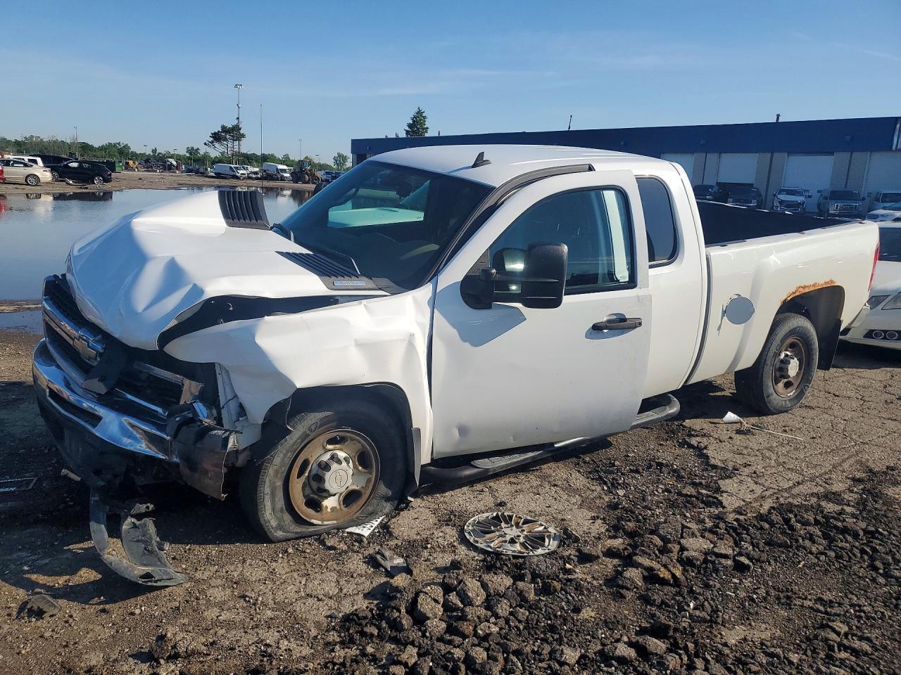 Salvage Chevrolet Silverado Image