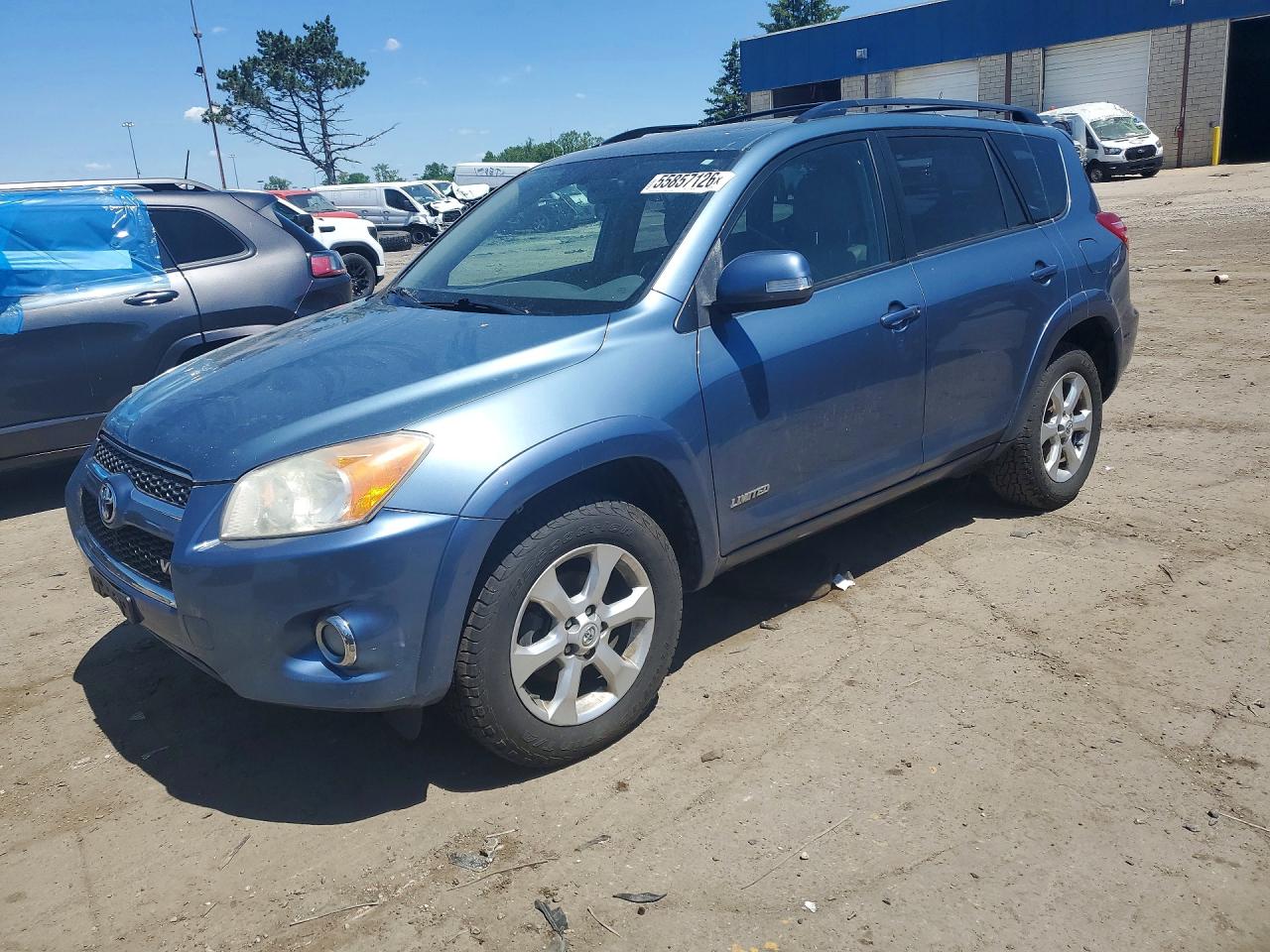 Salvage Toyota RAV4 Image