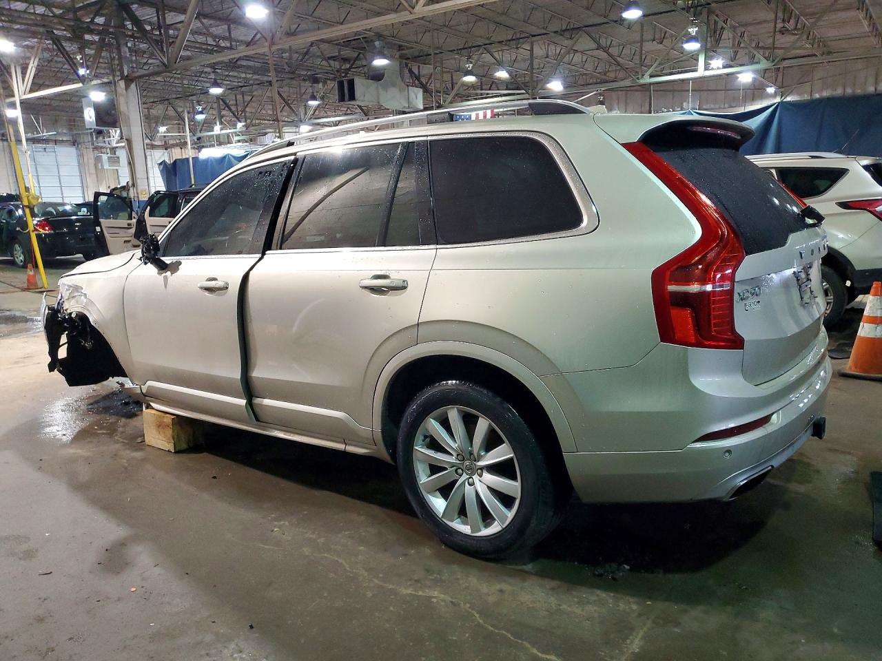 Volvo XC90 T6