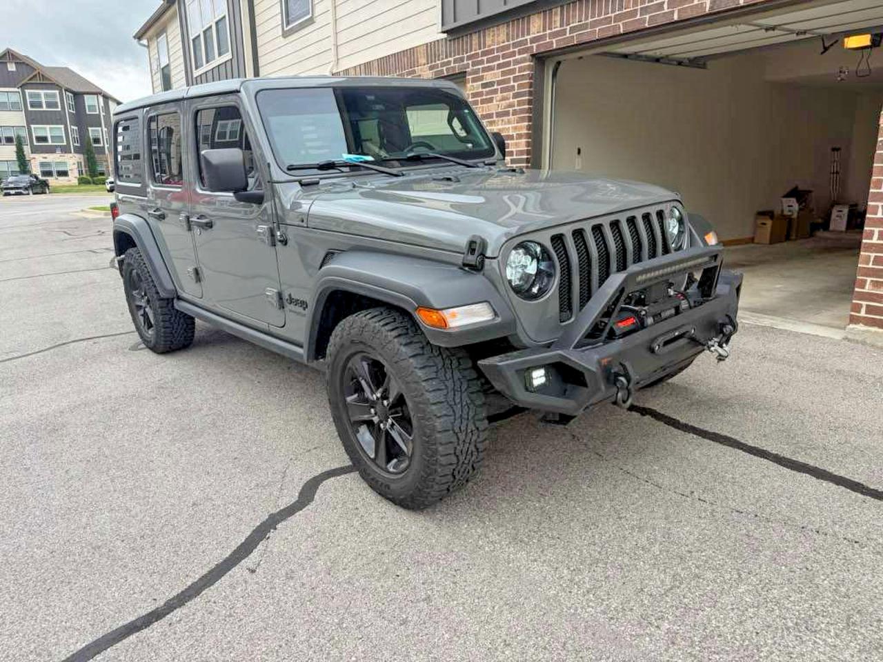 Salvage Jeep Wrangler Image