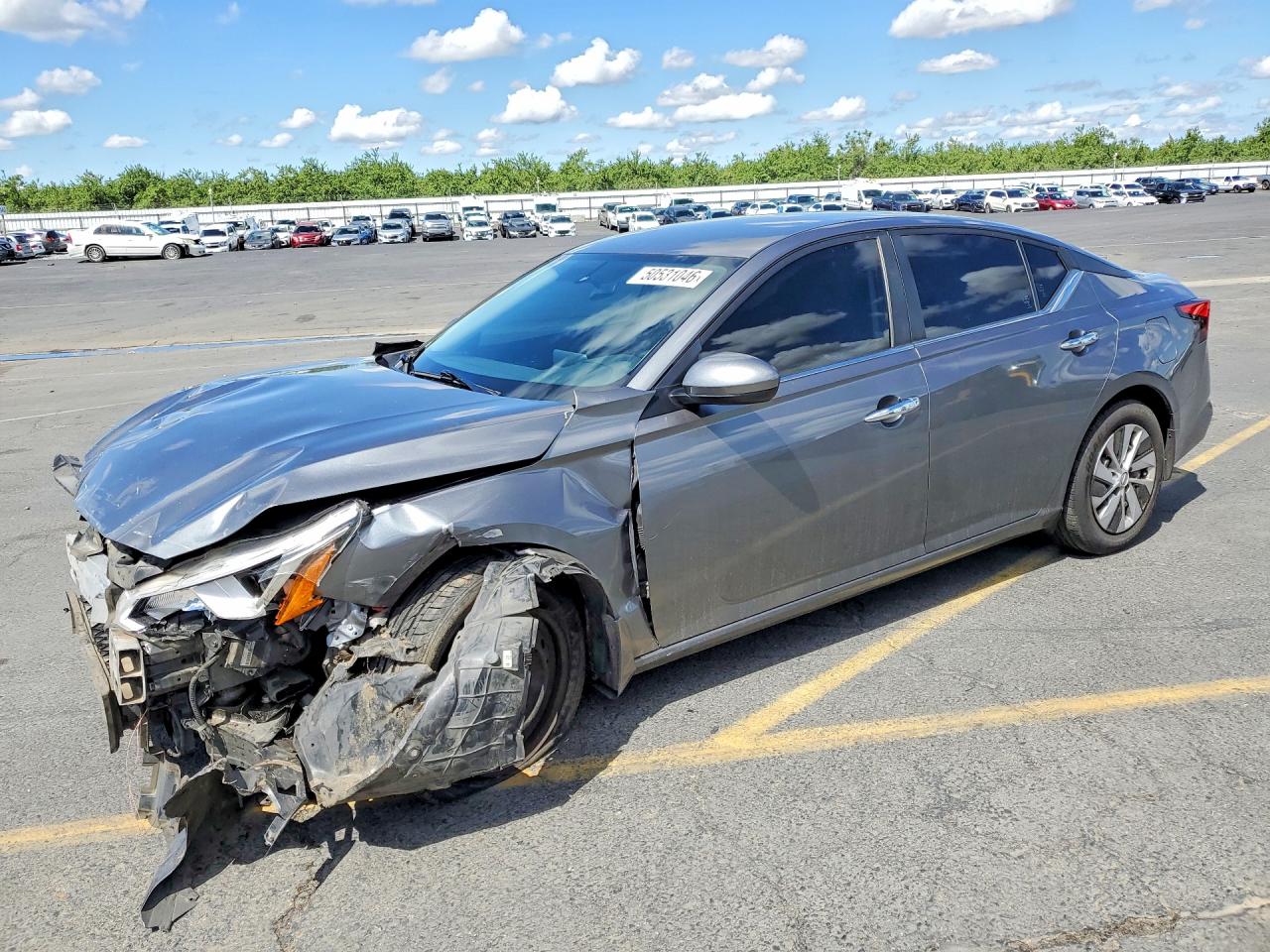 Salvage Nissan Altima Image