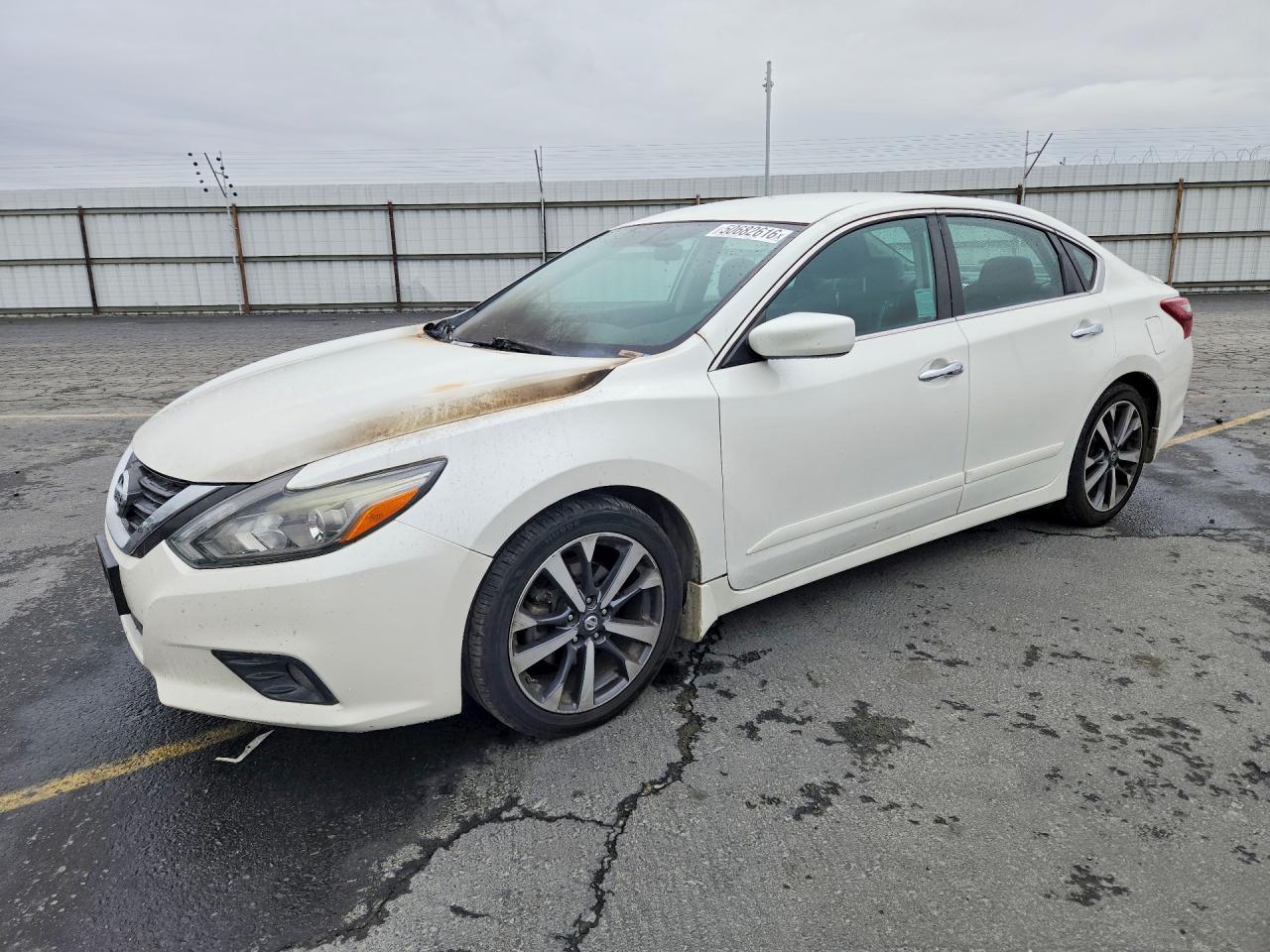 Salvage Nissan Altima Image