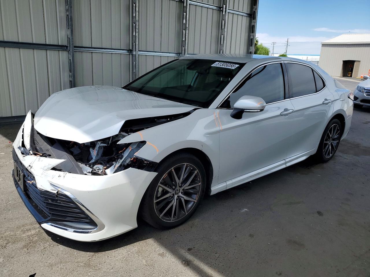 Salvage Toyota Camry Image