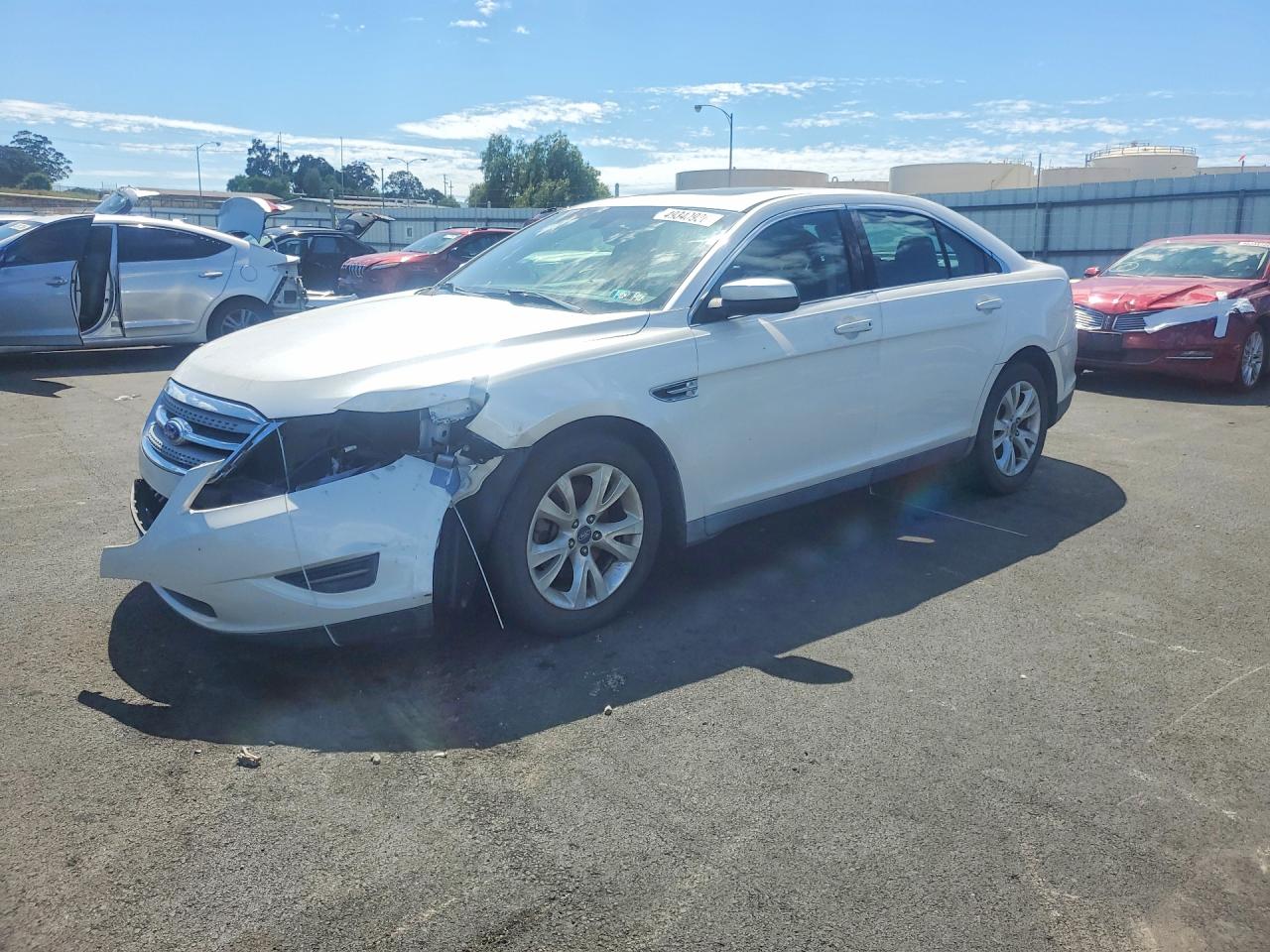 Salvage Ford Taurus Image